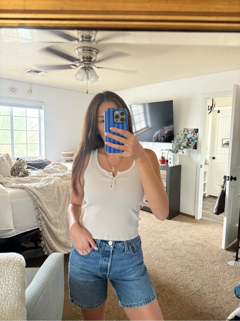 Brandy Melville White Ribbed Scoop Tank - Picture 1 of 2